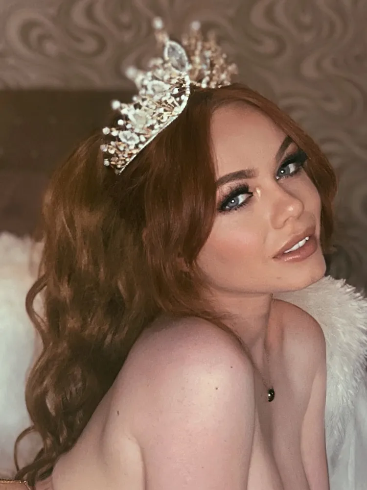 ellahughesxxx's onlyfans public profile picture