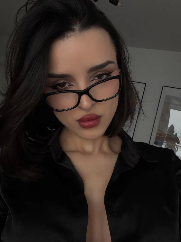 Lory Dark content 6