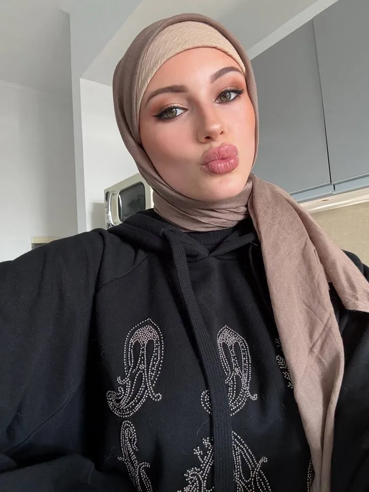 Julia Мansour content 2