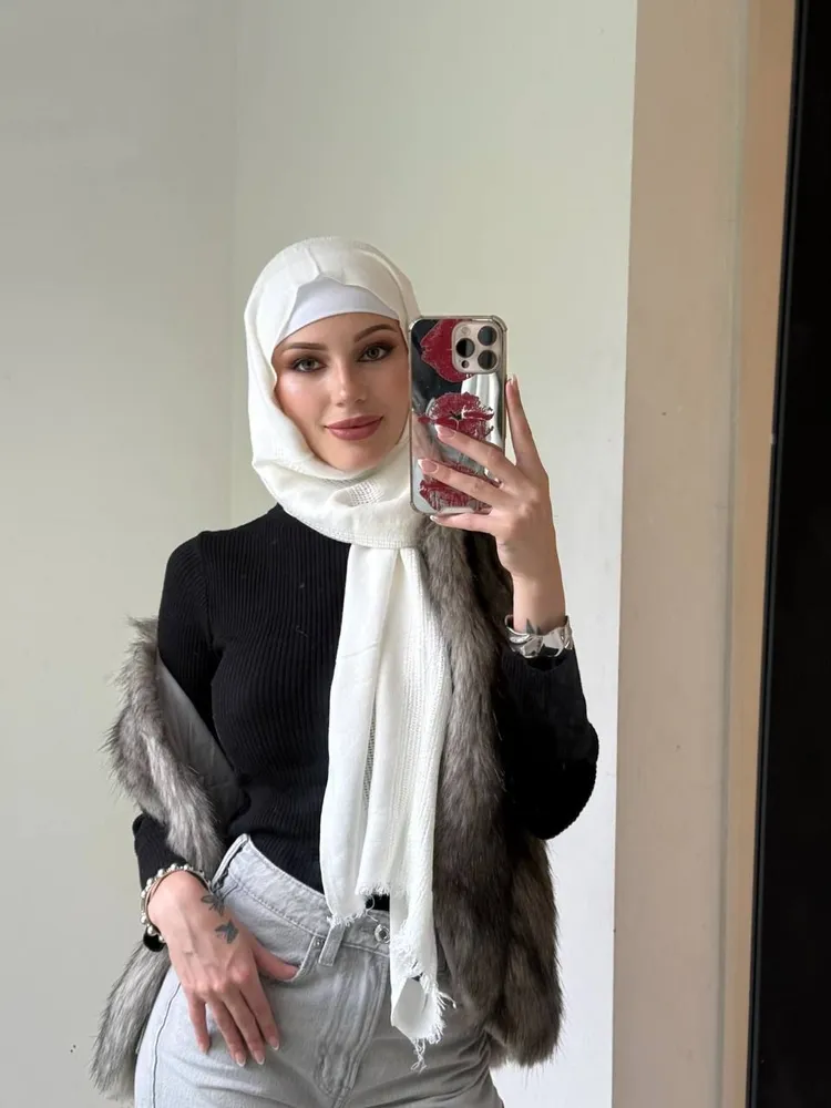 Julia Мansour content 4